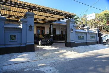 펜션 Puri Kusuma Guest House