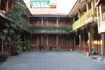 پانسیون Roemah Balewaringin