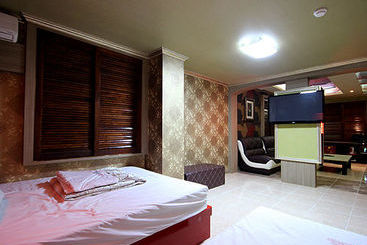 Hotel Brown