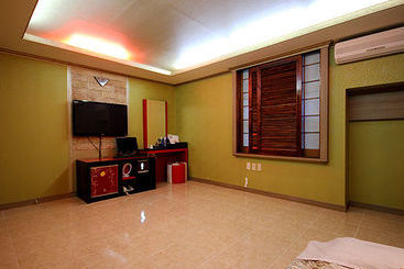 Hotel Brown