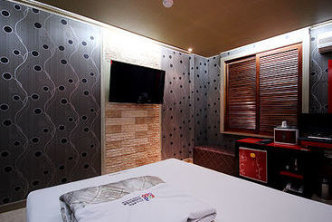 Hotel Brown