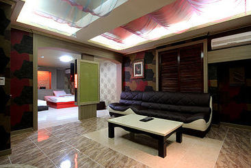 Hotel Brown