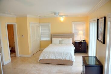 هتل The Hamilton Beach Villas & Spa
