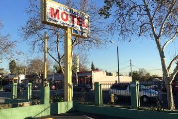 Deluxe Motel