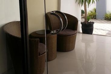 호텔 Dolyn Suites