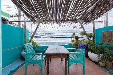 هتل آپارتمان Barefoot Hotel Kalim Beach Front