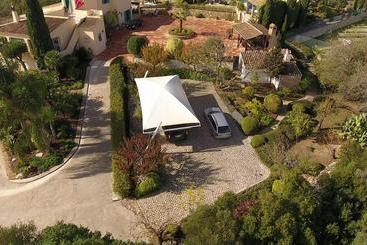 تختخواب و صبحانه Quinta Soria Moria