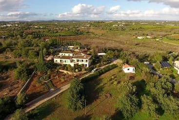 تختخواب و صبحانه Quinta Soria Moria