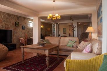 تختخواب و صبحانه Quinta Soria Moria