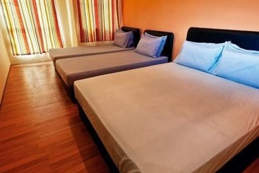 Harbourside Backpackers  Hostel