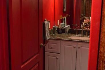 Mariaggi's Theme Suite Hotel & Spa