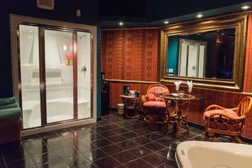 Mariaggi's Theme Suite Hotel & Spa