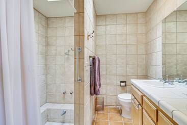 بيت ريفى Bullhead City Home W/ Views, Close To Lake Mohave!