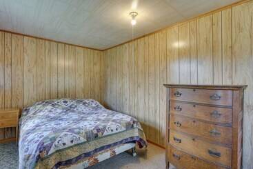 コテージ Honesdale Cabin: 110 Shared Acres, Animal Rescue!