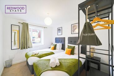 פנסיון Woolhampton Drive House By Redwood Stays