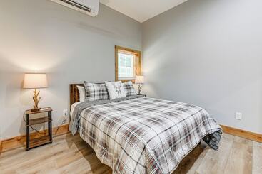 コテージ Pet Friendly Waynesville Cabin W/ Deck & Mtn Views