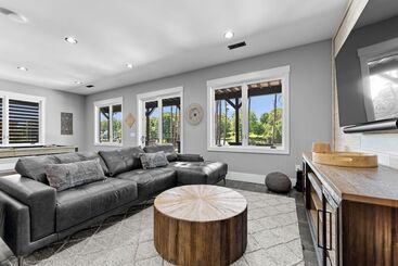 茅舍 Blue Heron By Avantstay Lakefront, Dock, Pool, Theater Sleeps 22