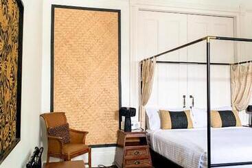 مبيت وإفطار Marreros Guest Mansion   Adult Only