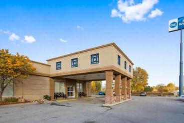 هتل Best Western Crossroads Of The Bluffs