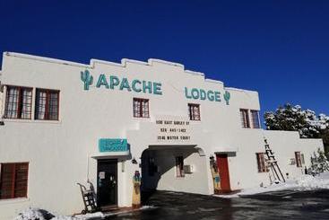 مُتل Apache Lodge