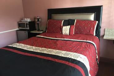 One Ten Motel