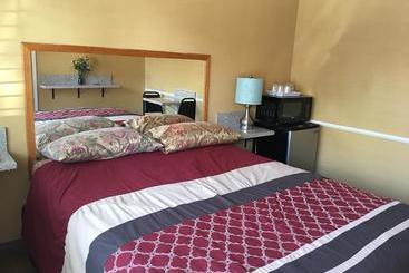 One Ten Motel