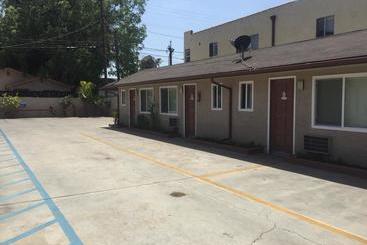 One Ten Motel