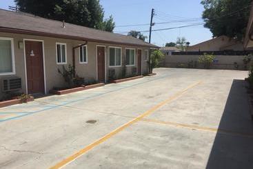 One Ten Motel