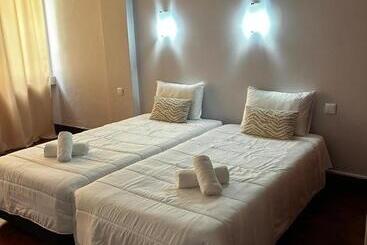 هتل آپارتمان Alojamento Central Ii