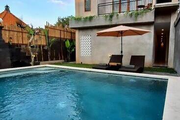 펜션 Graha Shanti Guest House