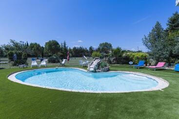 ベッドアンドブレックファースト Chambre Voile De Soie   Homestay   Chez Manon En Luberon