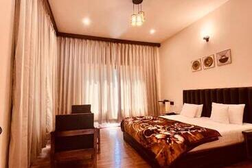 هتل Lungpa Valley Skara