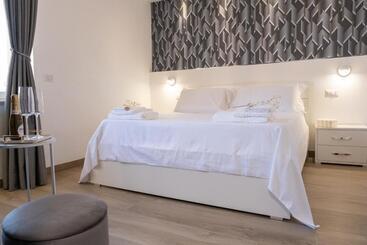 پانسیون Coraline Deluxe Rooms