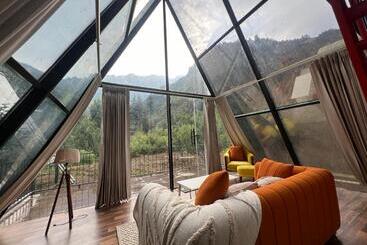 استراحتگاه Aayna Stays