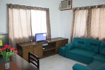 تختخواب و صبحانه Mahogany Upland Resort