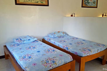 تختخواب و صبحانه Mahogany Upland Resort
