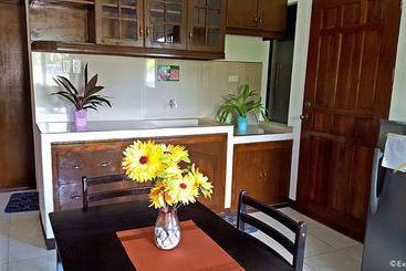 تختخواب و صبحانه Mahogany Upland Resort