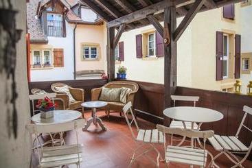 هتل Hôtel Les Vieux Toits