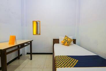 هتل Evergreen Homestay By Oyo Rooms