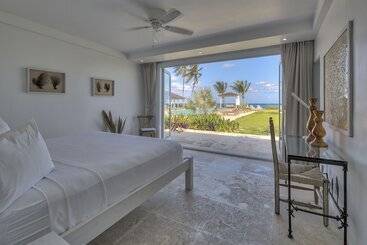 La Bougainvillea Hotel And Villas