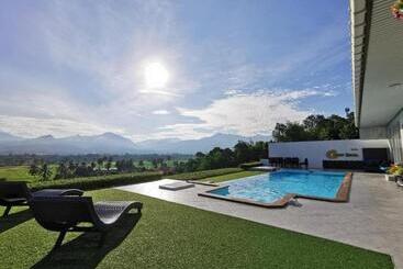 فندق C View Home