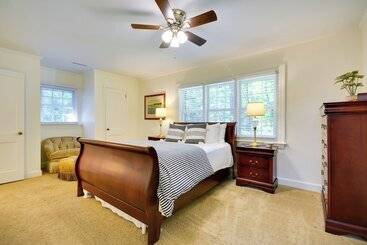 Charming Cottage   Near Wake Forest!