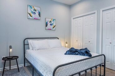 کلبه Heaven Sent Convenient 4br/ 3ba Near Downtown