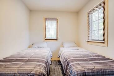 קוטג'' Oneida County Cabin W/ Private Dock & Rowboat!