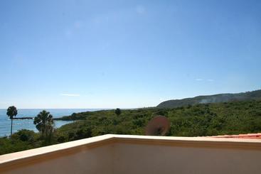هتل La Saladilla Beach Club