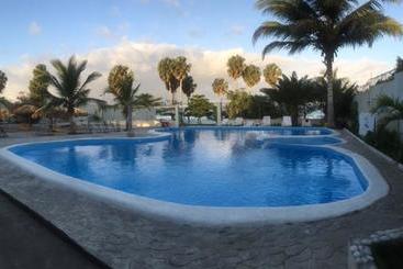 هتل La Saladilla Beach Club