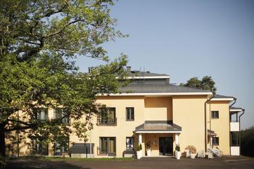 Kyyhkylä Hotel And Manor