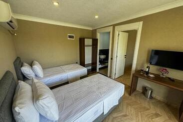 هتل Gargaron Beach