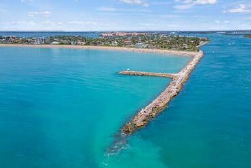 فندق Oceanfront Inn Suite, Ocean And Inlet Views, King Bed, #12