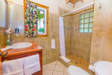 تختخواب و صبحانه Seaside Inn Roatan